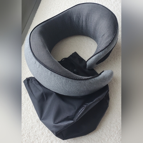 Neck Pillow with Carry Bag - Picture 5 of 8